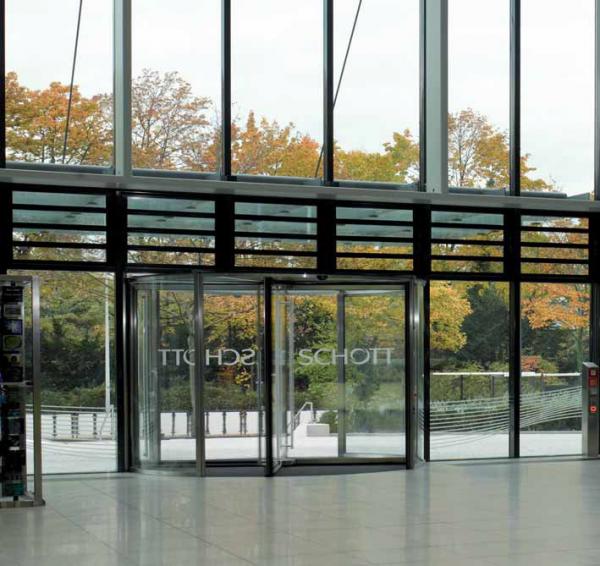 GGG all-glass revolving door